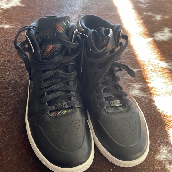 EMH native Print Black Jordan’s! Worn Once! Size 7 mens. - Picture 1 of 5